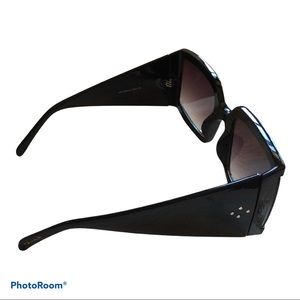 Tahari sunglasses
